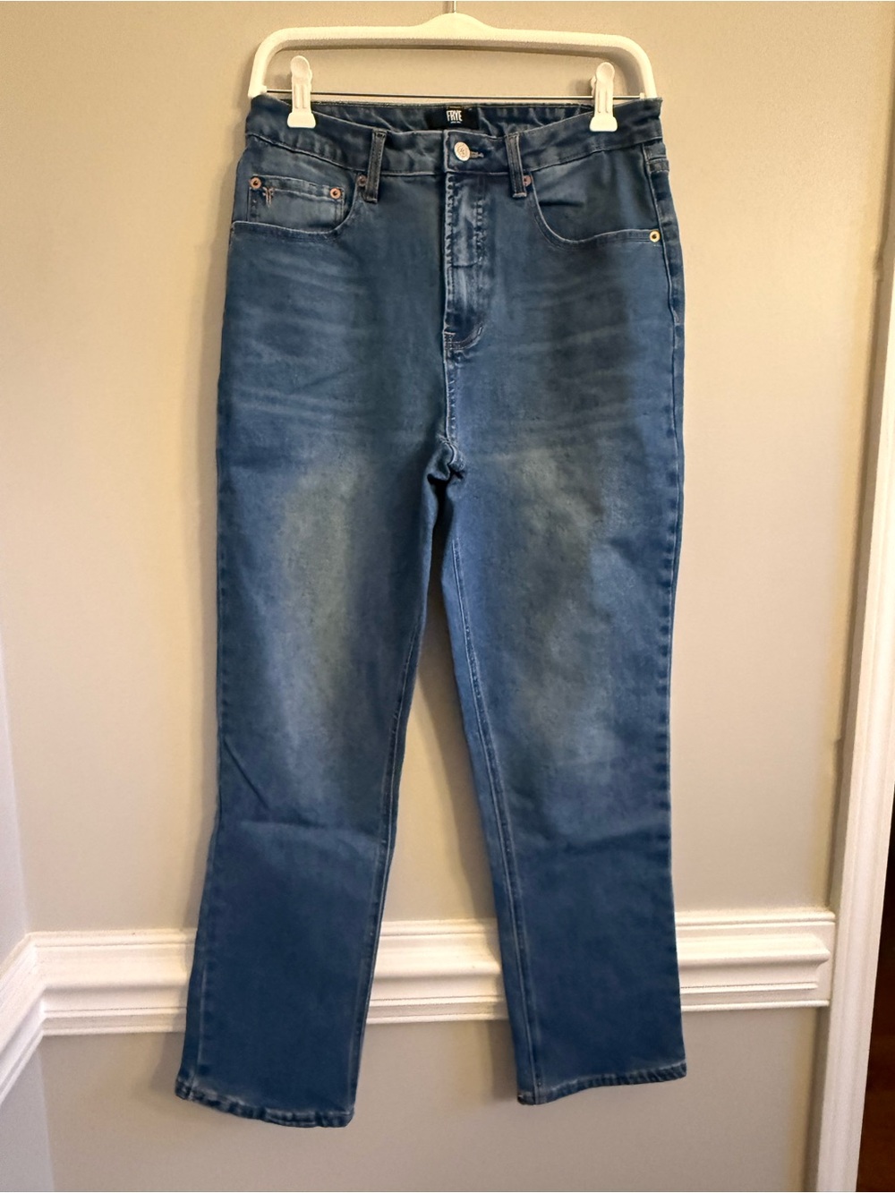 Frye straight leg jeans, EUC, 6/28